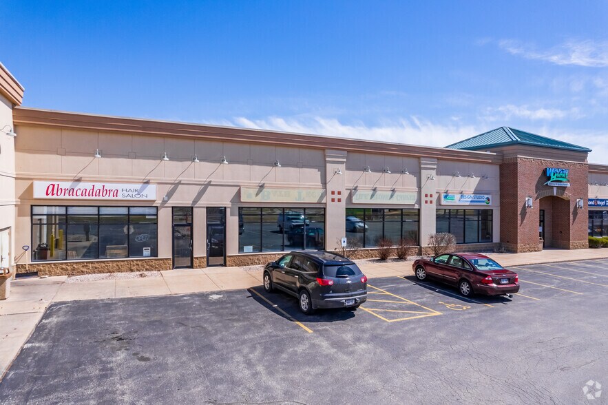 More Photos Of 1758-1920 N Casaloma Dr, Appleton Unknown For Lease