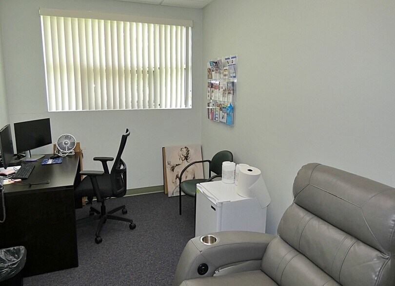 More Photos Of 6934 Elaine Dr, Niagara Falls Office For Sale
