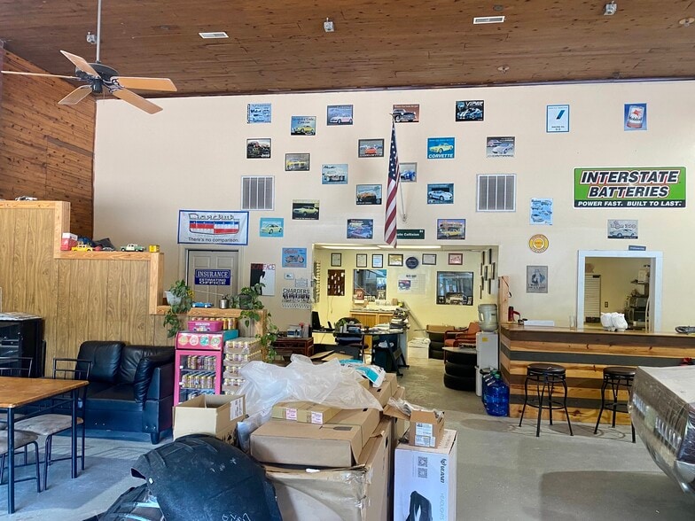 More Photos Of 127 Thompson St, Pittsboro Auto Repair For Lease
