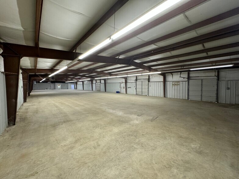 More Photos Of 1020 Roberts Ln, High Point Warehouse For Lease