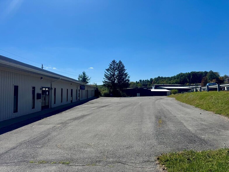 More Photos Of 313 Harper Park, Beckley Office For Lease