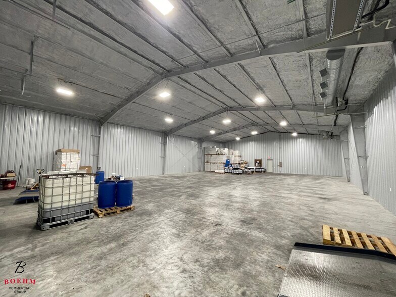 More Photos Of 347 E FM 289, Comfort Warehouse For Lease