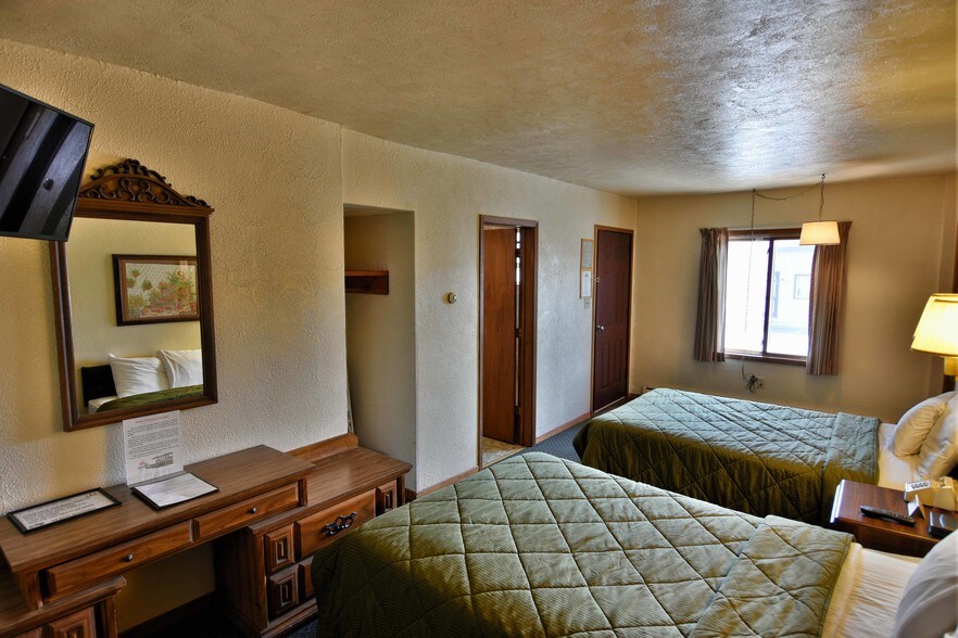 More Photos Of 100 Silver St, Hurley Hotel For Sale