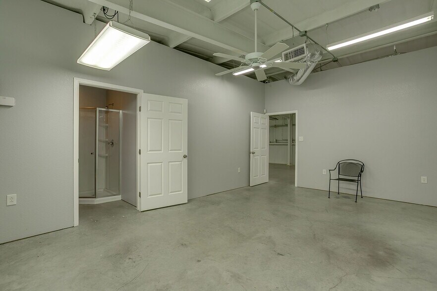 More Photos Of 13300 Cleburne Hwy, Cresson Industrial For Sale