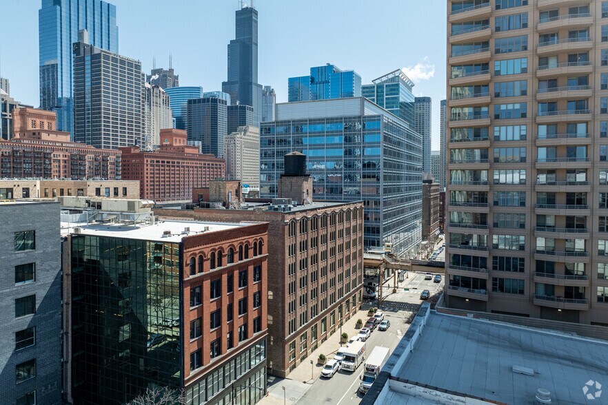 More Photos Of 560-566 W Lake St, Chicago Loft Creative Space For Lease