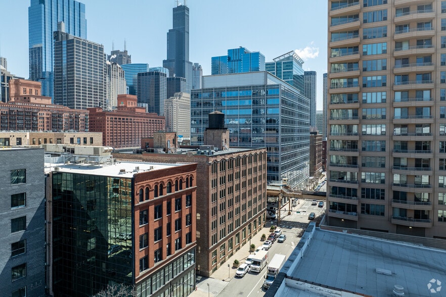 More Photos Of 560-566 W Lake St, Chicago Loft Creative Space For Lease