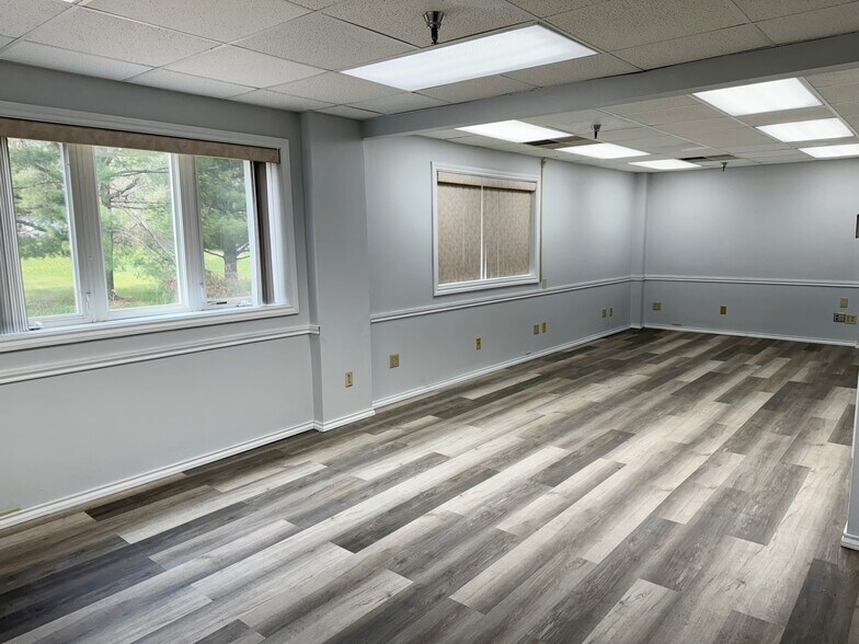 More Photos Of 675 E Allman St, Medford Warehouse For Lease