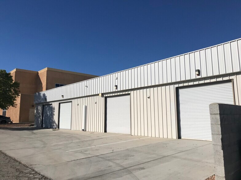 More Photos Of 15329 Bonanza Rd, Victorville Showroom For Lease