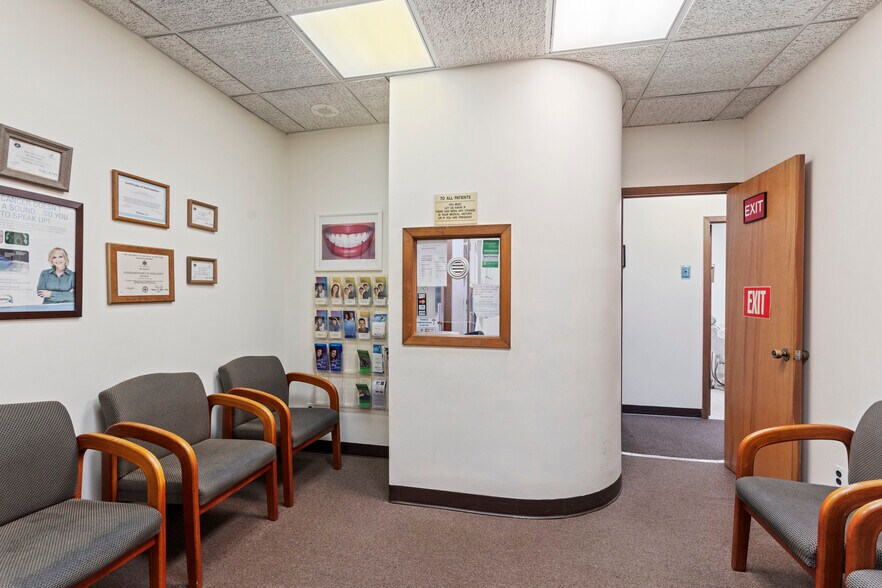 More Photos Of 230 Hilton Ave, Hempstead Office For Sale