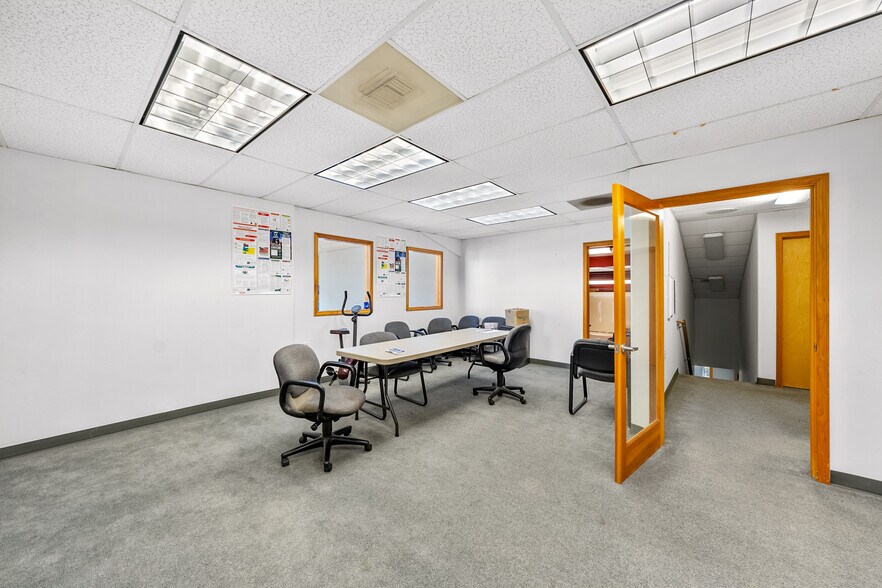 More Photos Of 3976 Crater Lake Ave, Medford Auto Dealership For Lease