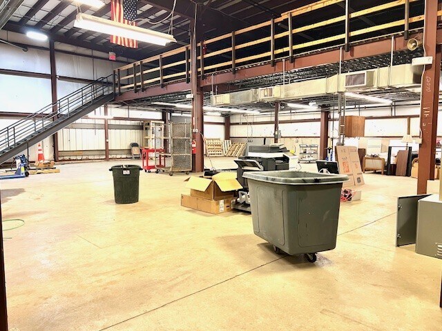 More Photos Of 17 Progress Ave, Nashua Light Manufacturing For Sale