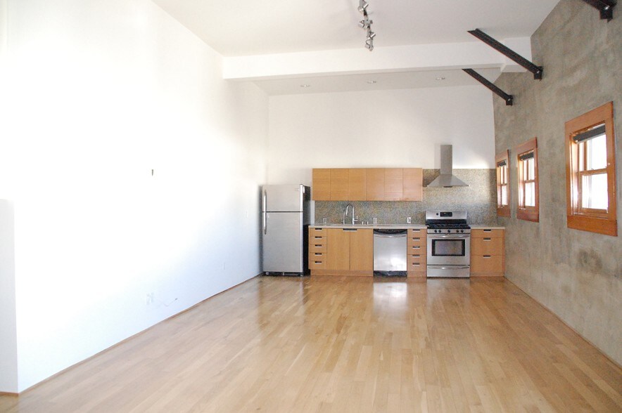 More Photos Of 8 Brooks Ave, Venice Apartments For Lease
