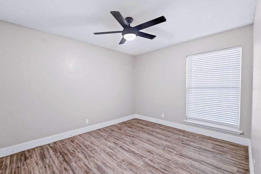 More Photos Of 1220 W Anderson Ln, Austin Apartments For Sale