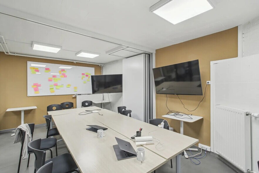 More Photos Of 27 Rue De Citeaux, Paris Office For Sale