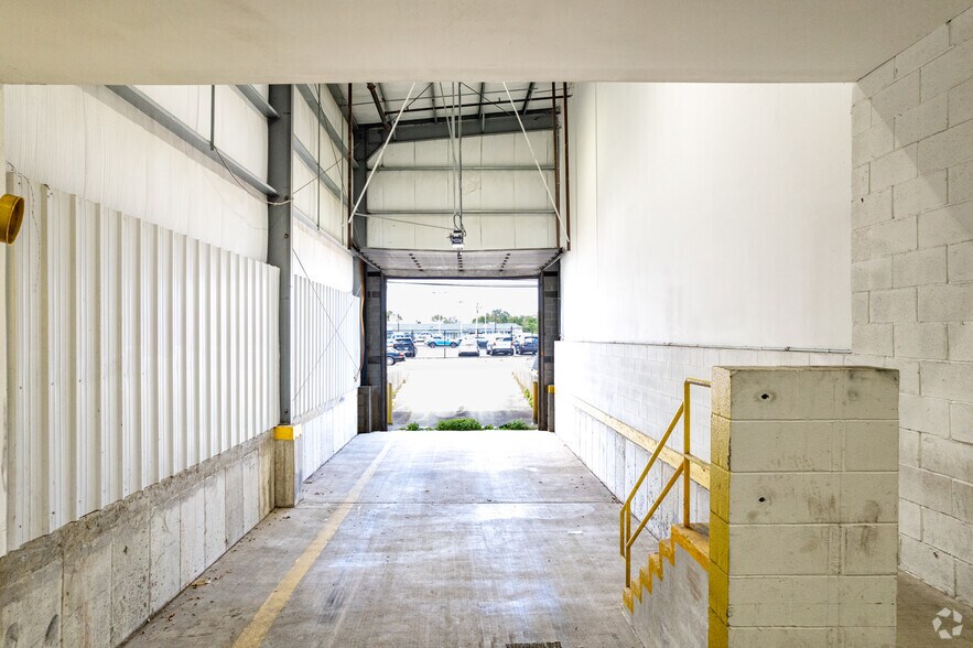 More Photos Of 201 W Decatur Ave, Pleasantville Flex For Sale