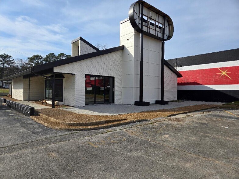 More Photos Of 2020 Country Club Ave NW, Huntsville Restaurant For Sale