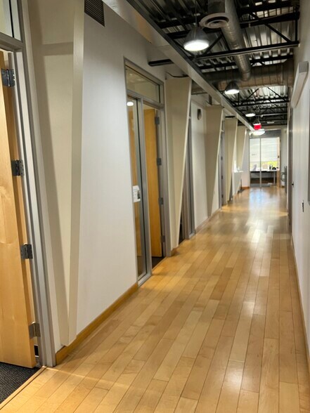 More Photos Of 1437 W Auto Dr, Tempe Showroom For Lease