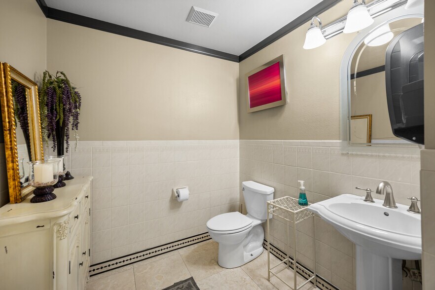 More Photos Of 3980 E Miraloma Ave, Anaheim Warehouse For Lease