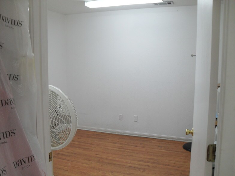 More Photos Of 201 W Stan Schlueter Loop, Killeen Freestanding For Sale