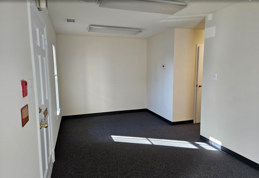 More Photos Of 100-122 E Broad St, Falls Church Office For Sale