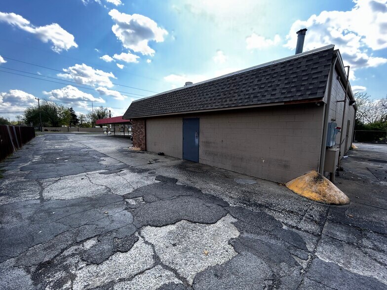 More Photos Of 9411 NE 10th St, Oklahoma City Fast Food For Sale