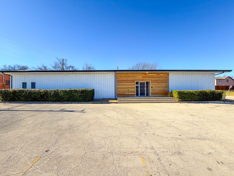 More Photos Of 3850 South Fwy, Fort Worth Flex For Sale