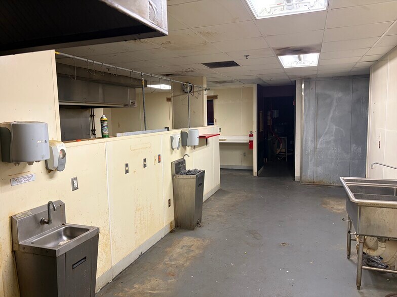 More Photos Of 10525 US Highway 19 N, Pinellas Park Restaurant For Sale