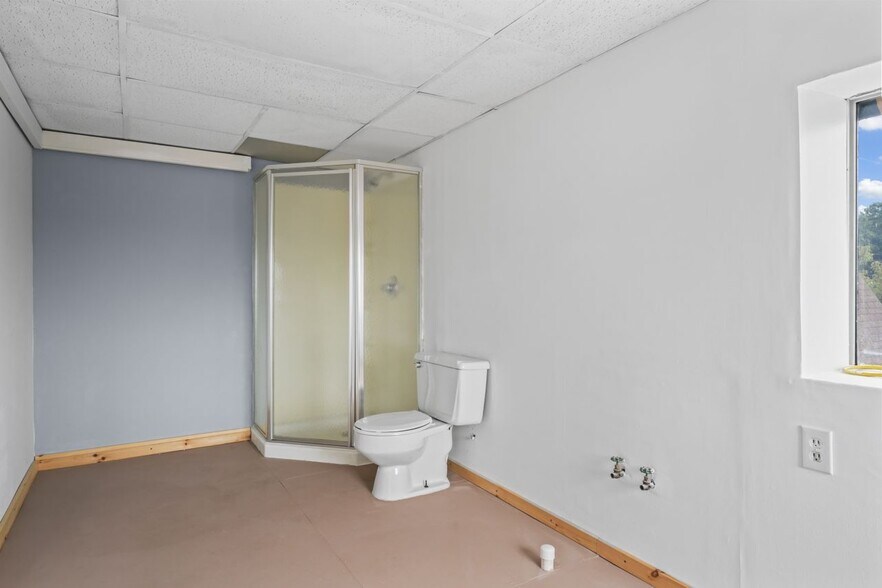 More Photos Of 111 Nott Ter, Schenectady Auto Repair For Sale