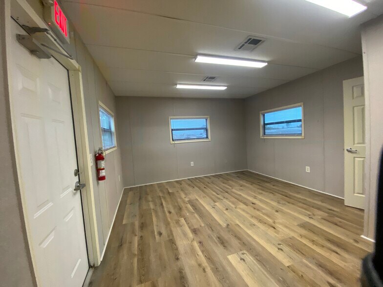 More Photos Of 9149 US-69, Port Arthur Industrial For Lease