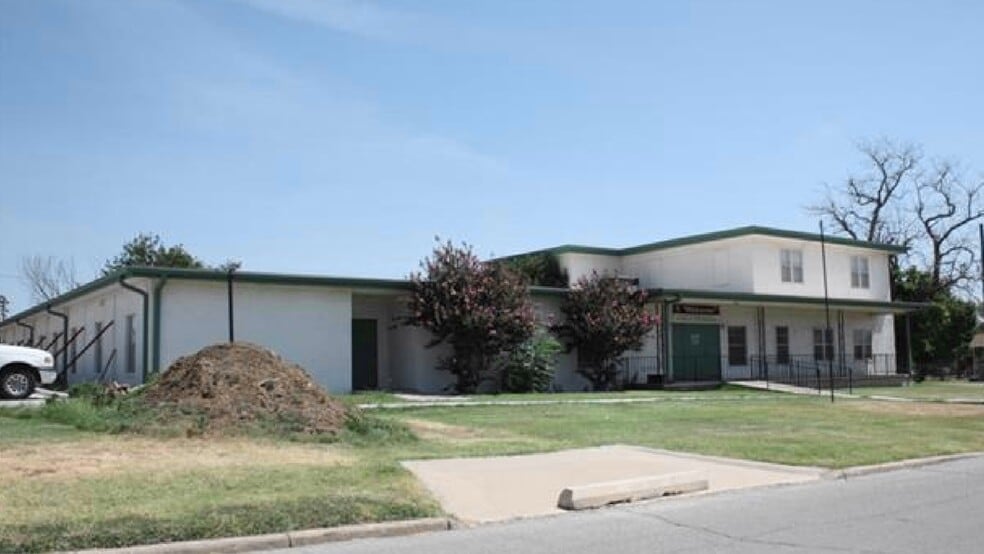 More Photos Of 2501 SW E Ave, Lawton Specialty For Sale