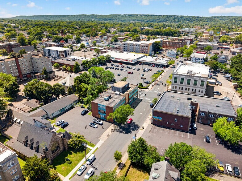 More Photos Of 700 Park Ave, Plainfield Office For Sale