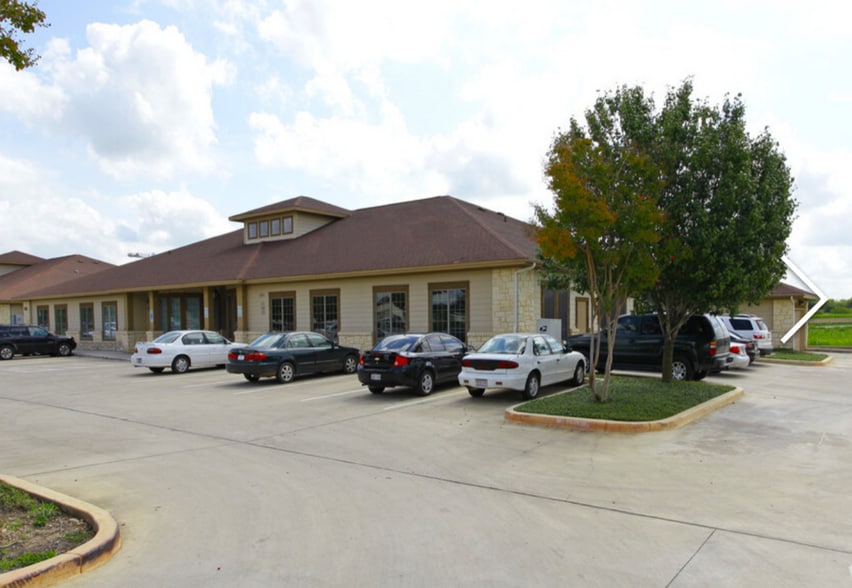 More Photos Of 1921 Corporate Dr, San Marcos Office For Lease