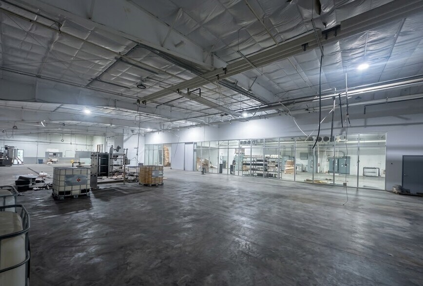 More Photos Of 2650 Jewett Ln, Sanford Manufacturing For Lease