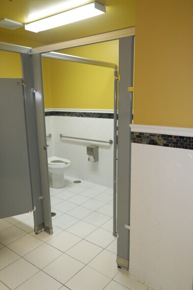 More Photos Of 2816 Columbia St, Torrance Light Distribution For Lease