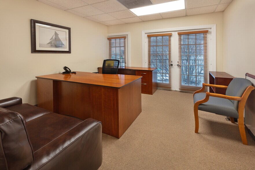 More Photos Of 7625 Wisconsin Ave, Bethesda Office For Sale