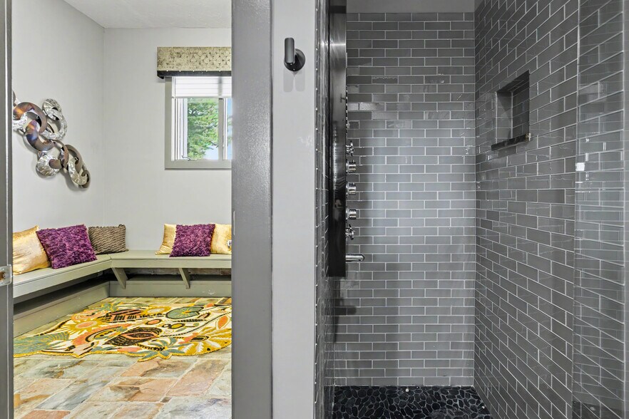 More Photos Of 7291 Stone Rd, Medina Office For Sale