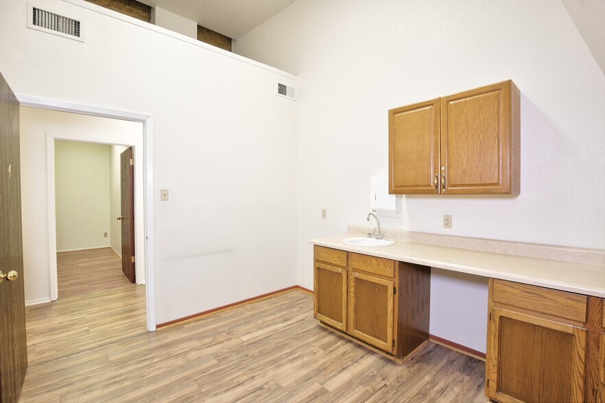 More Photos Of 404 W Main St, Payson Medical For Sale