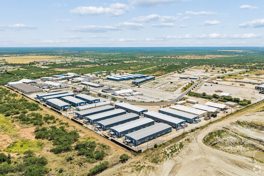 More Photos Of 434 Urenda Loop, Carrizo Springs Industrial For Sale