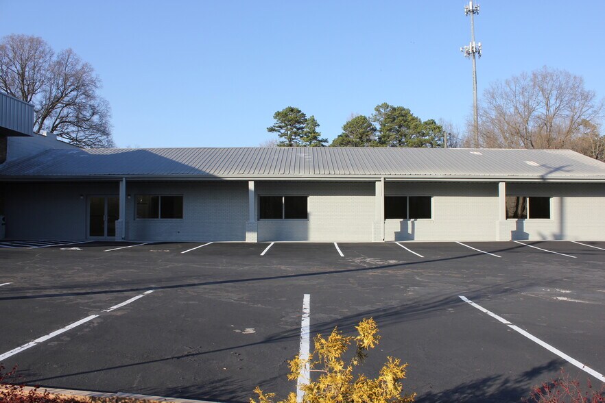 More Photos Of 2914 Gibbon Rd, Charlotte Freestanding For Lease
