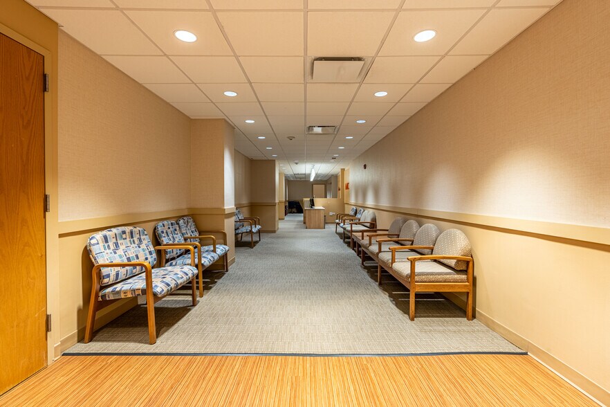 More Photos Of 111 N Wabash Ave, Chicago Office For Sale