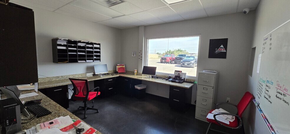 More Photos Of 1120 Horizon Blvd, El Paso Truck Terminal For Sale