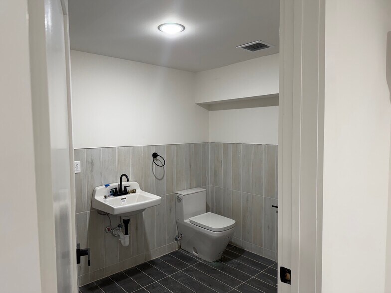 More Photos Of 536-540 Central Ave, Newark Apartments For Lease