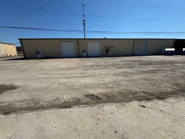 More Photos Of 5450 Avenue A, Beaumont Warehouse For Sale