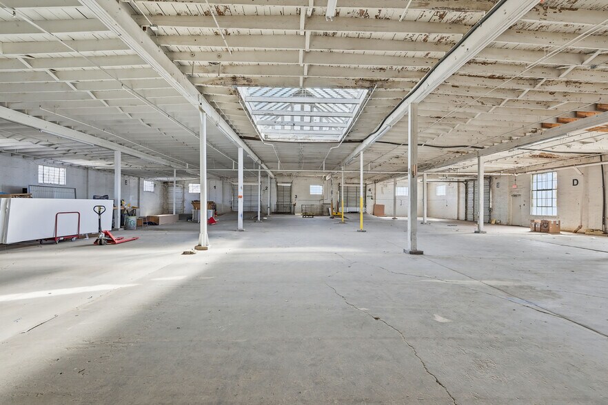 More Photos Of 2700 Atlanta St, Dallas Warehouse For Lease