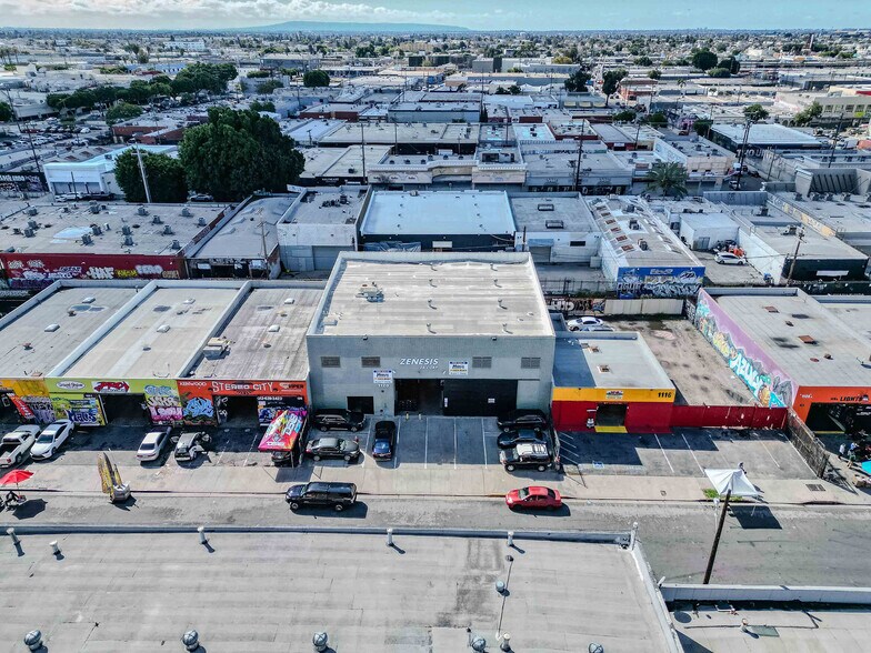 More Photos Of 1120 E 11th St, Los Angeles Showroom For Sale