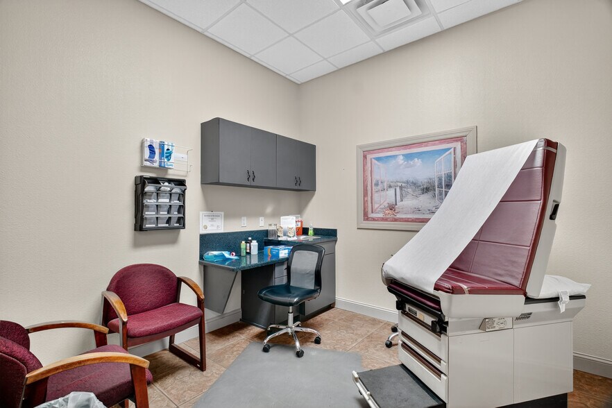More Photos Of 1580 Santa Barbara Blvd, The Villages Medical For Lease