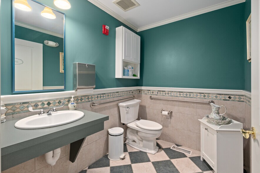 More Photos Of 13 Bartlet St, Andover Office For Lease