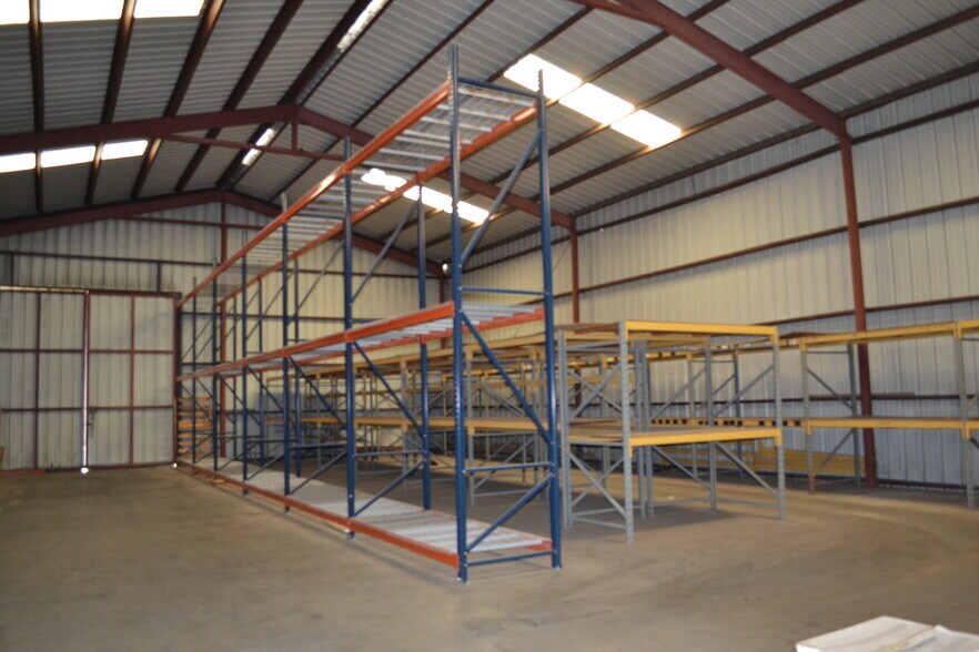 More Photos Of 205 W Ryan St, Laredo Light Distribution For Sale