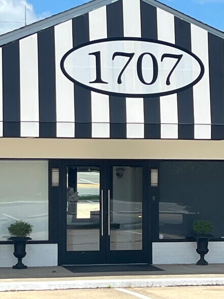 More Photos Of 1707 Commonwealth Ave, Richmond Freestanding For Lease