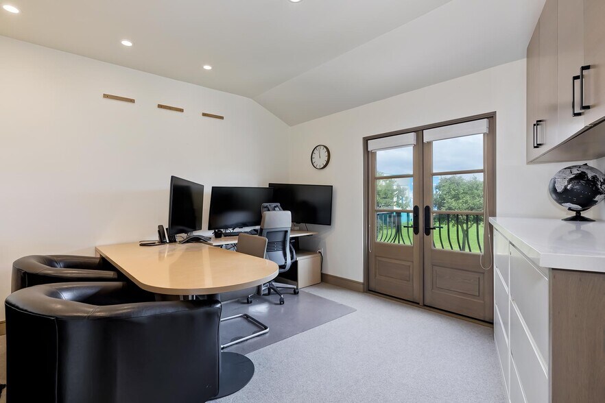 More Photos Of 729 Montana Ave, Santa Monica Office For Lease